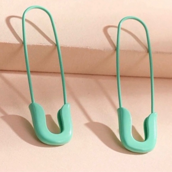 “Pastel Safety Pin” Green Diaper Pin Fastener Punk Kawaii Goth Punk Loop Earring - Picture 1 of 8